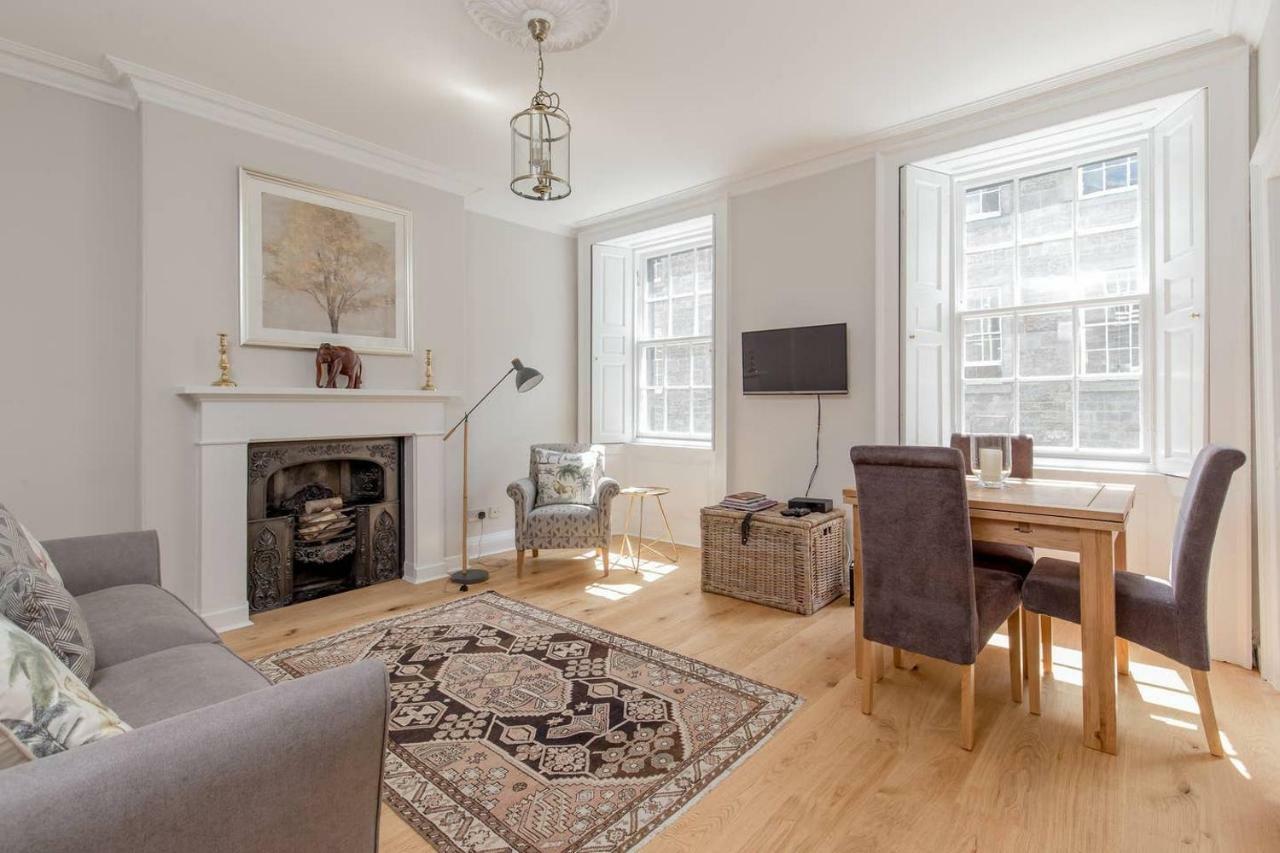 Altido Elegant Georgian 2-Bedrm Apt In Heart Of Old Town Apartman Edinburgh Kültér fotó