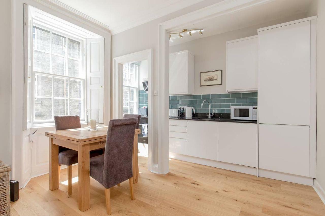Altido Elegant Georgian 2-Bedrm Apt In Heart Of Old Town Apartman Edinburgh Kültér fotó
