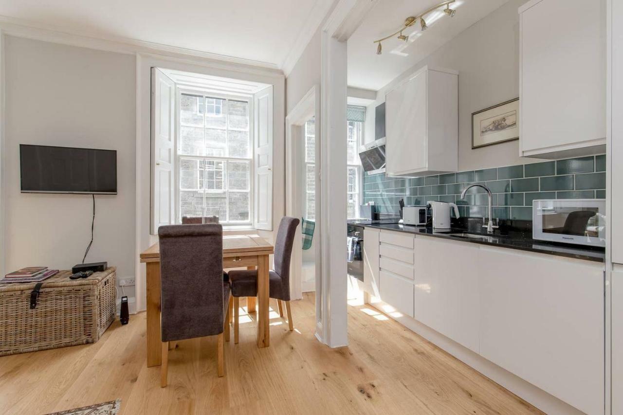 Altido Elegant Georgian 2-Bedrm Apt In Heart Of Old Town Apartman Edinburgh Kültér fotó