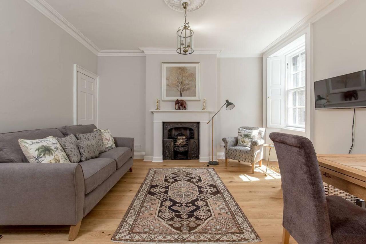 Altido Elegant Georgian 2-Bedrm Apt In Heart Of Old Town Apartman Edinburgh Kültér fotó